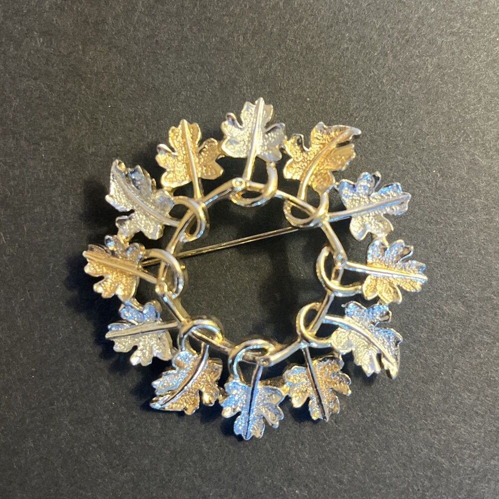 Sarah Coventry Brooch Gold Silver Tone Leaves Garland Wreath Classic Scarf Pin